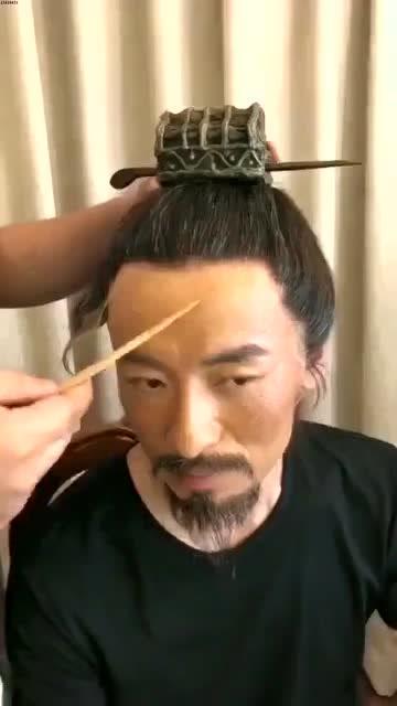 明星卸头套,真实面容曝光引热议