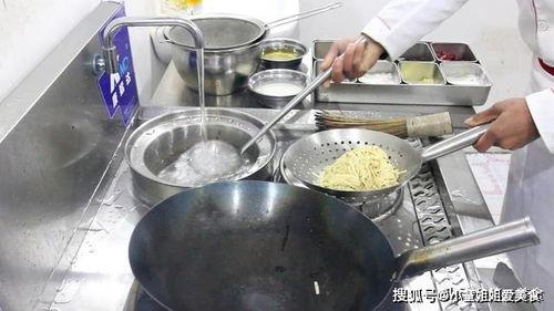 中国厨师网红油制作,中国厨师匠心独运的调味传奇