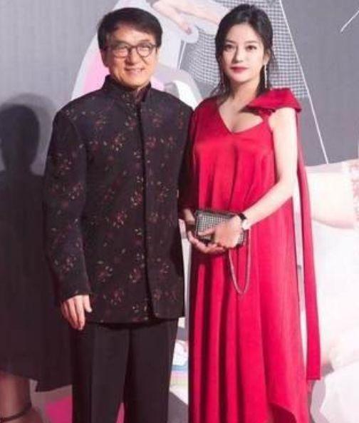 和明星合影穿搭,与偶像合影的时尚秘籍